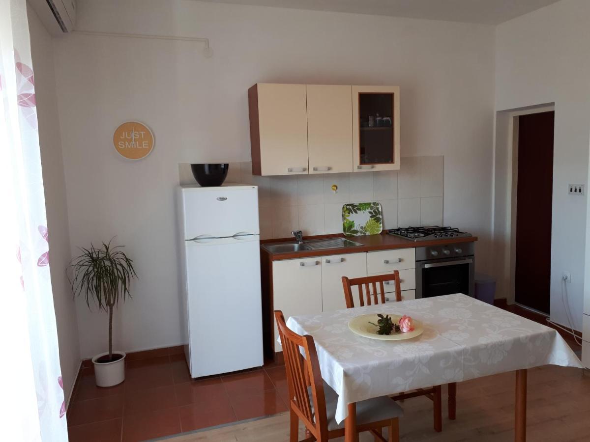 פג Apartments And Rooms With Parking Space Pag - 13060 מראה חיצוני תמונה