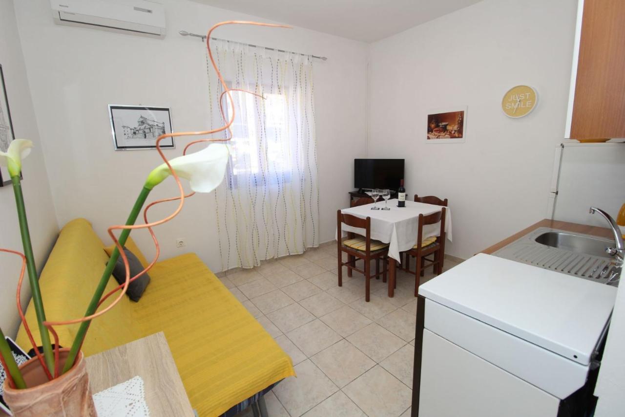 פג Apartments And Rooms With Parking Space Pag - 13060 מראה חיצוני תמונה