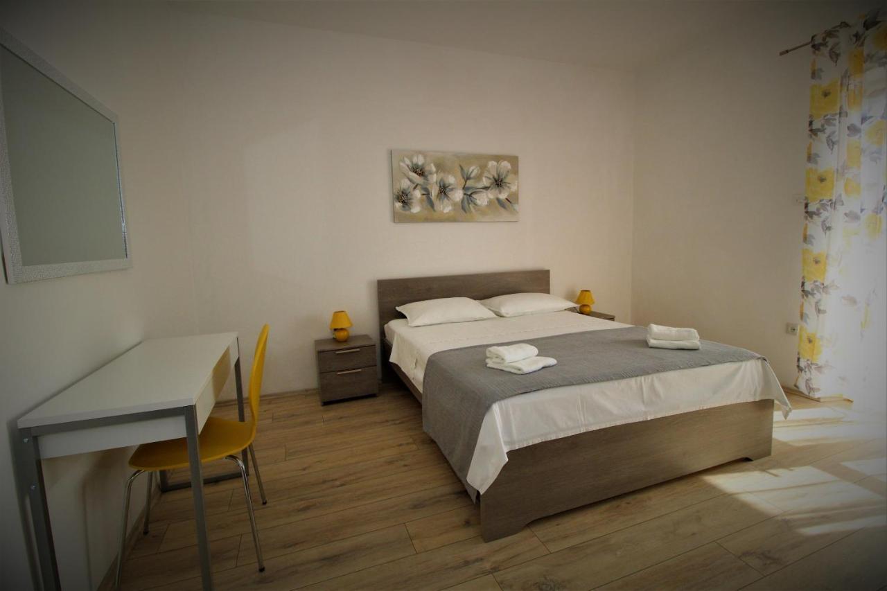 פג Apartments And Rooms With Parking Space Pag - 13060 מראה חיצוני תמונה